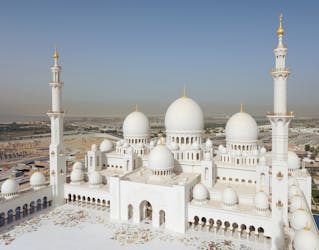 Tour privato della città di Abu Dhabi e pranzo da Ras Al Khaimah